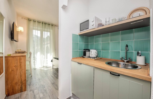 PORTOBELLO ROOM WITH PVT BATH & KITCHNETTE aMoneglia| 2min walk to the beach