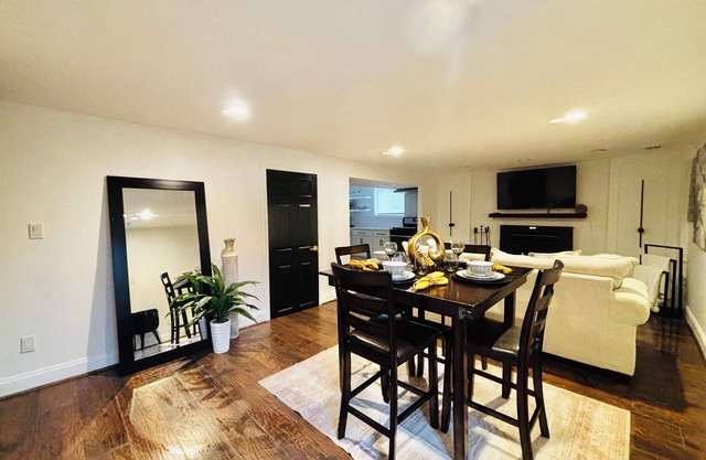 Posh 2 levels house 5 bedrooms, 2 bathrooms, near by BWI airport and Annapolis.
