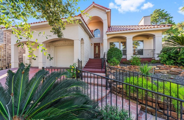 Posh Lake View home in Walden on Lake Conroe