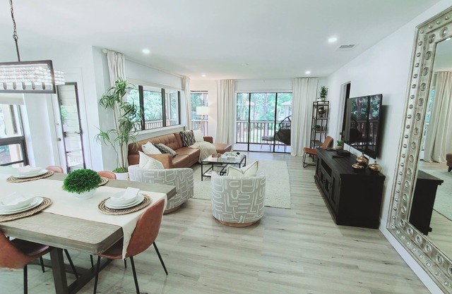 POSHPADZ Presents Treetop Villa Sleeps 5 Beach PGA Golf Resort