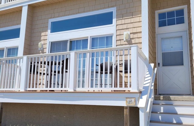 Poverty Beach is right across the street from this newly renovated bright Beach Condo.