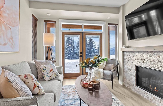 Powder Heights 13: Stylish, Modern, 2BDRM Condo w/Private Hot Tub