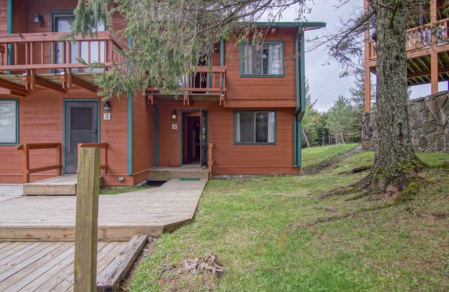 Powder Monkey 4: 2 Bedrooms Plus Sleeping Loft, 2 Full Baths: Slope Side