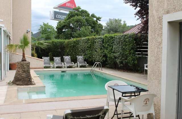 Près de la Gare ! Chambre simple + Piscine et WiFi