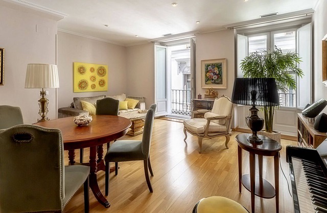 Prado Museum Apartment #1