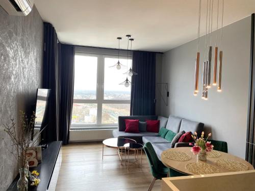 Praga 23rd Floor High-Class Apartment by BookingHost