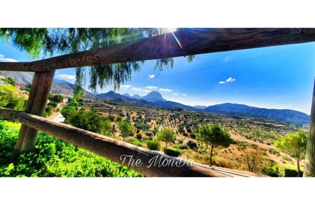 Preciosa Casa Independiente con Piscina Privada en la Montaña A18km de la Playa