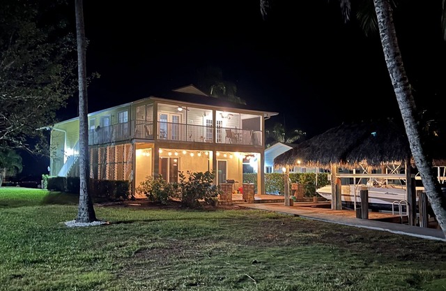 Premiere location on the water, walking distance to Stan's!