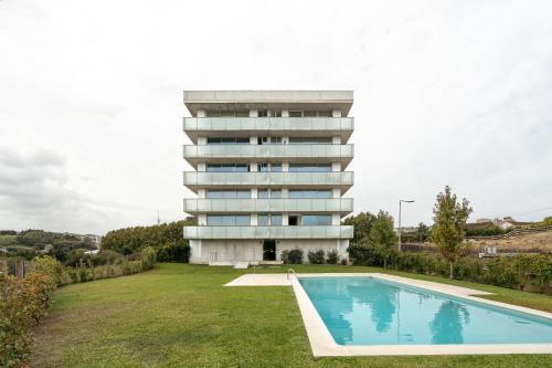 Premium Apartments with Balcony, Pool & Garage by HostWise