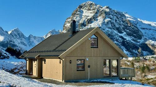 Premium Chalet with Grand View