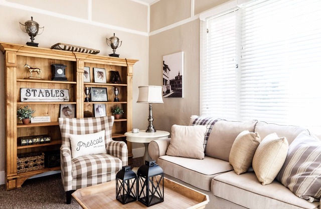 Prescott Carriage House - Only 2 Blocks from the Courthouse Square