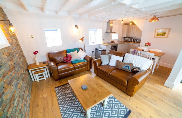 Preseli Cottage, Wynd Hill Hideaway - walk to coast path, beach and pub!