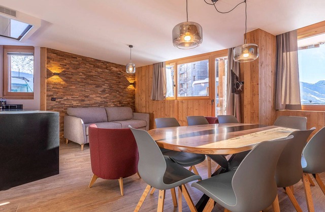 Prestigious apartment with balcony, Wi-Fi and included services