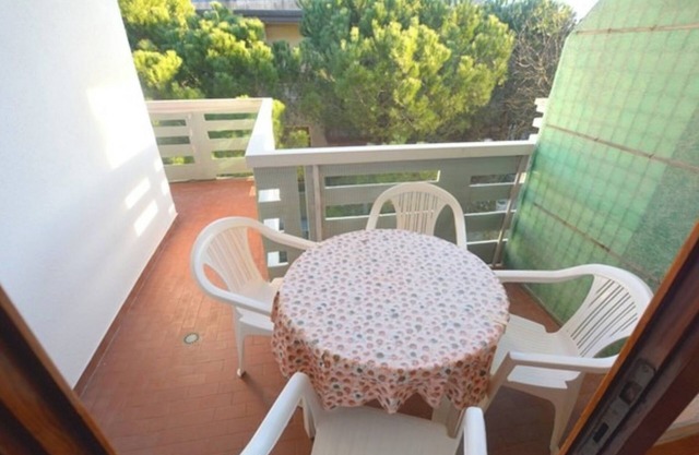 Pretty apartment with balcony in a residence with elevator in Lignano Sabbiadoro