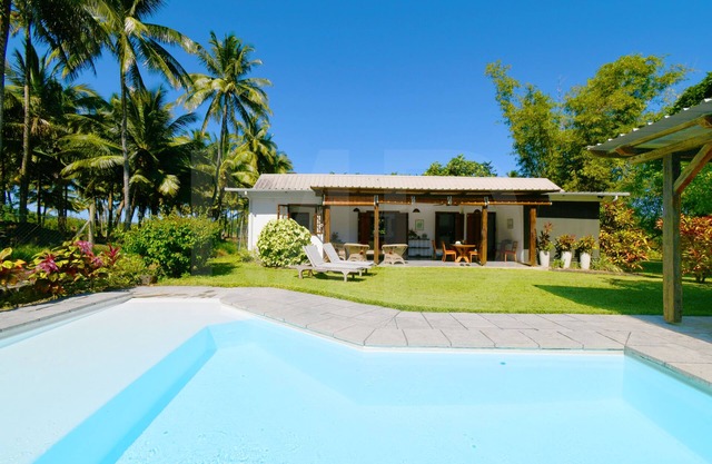 Pretty Bungalow for 2 or 4 p. with private pool, in a beautiful piece of nature