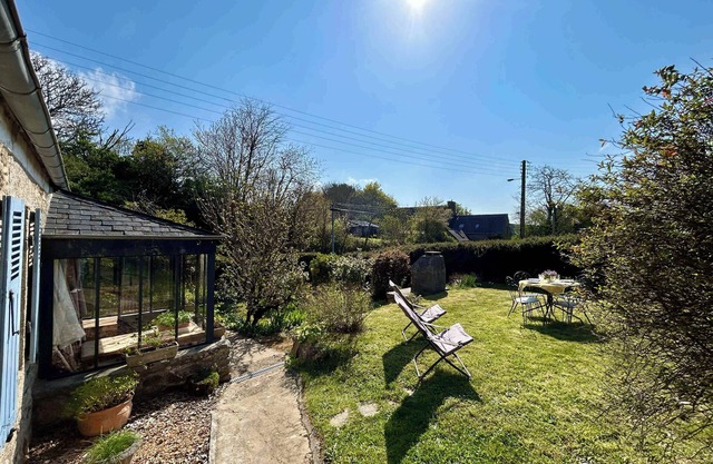 Pretty charming Breton cottage for 4 people