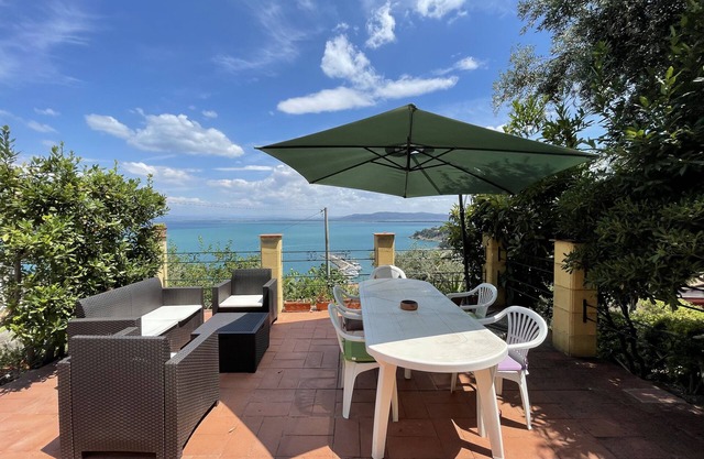 Pretty country house with incredible PANORAMIC VIEW ON THE SEA
