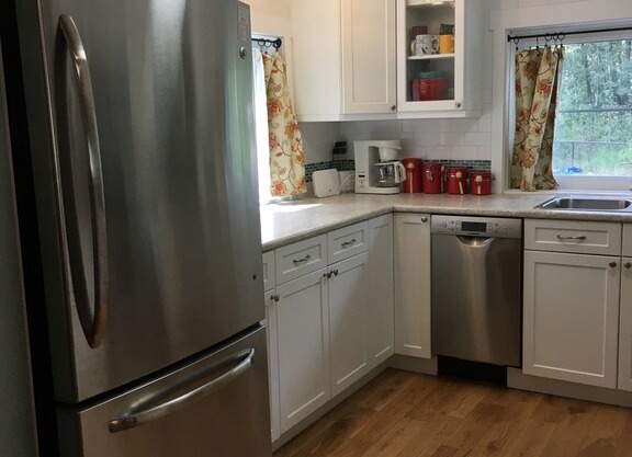 Pretty Little Pet Friendly Pigeon Lake Cabin for Rent, plus option to add RV