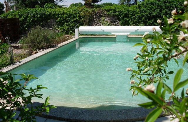 Pretty quiet villa with beautiful pool and garden in Uzès