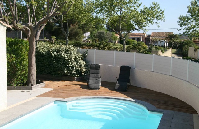 Pretty single storey villa with private and secure swimming pool 10 km from the beaches