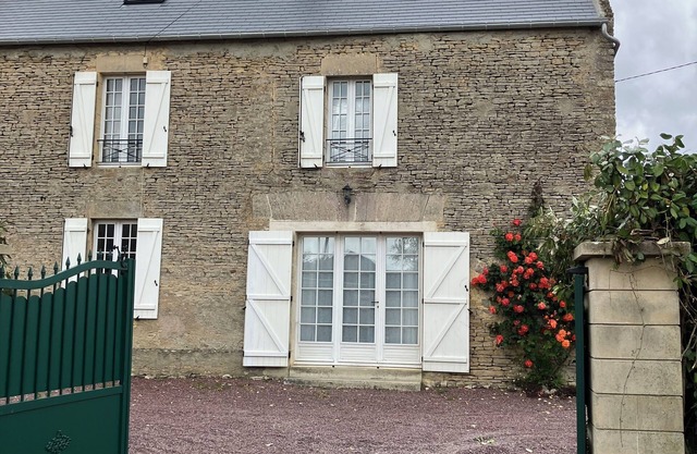 Pretty stone house, 3 bedrooms, 2 bathrooms with a large enclosed garden