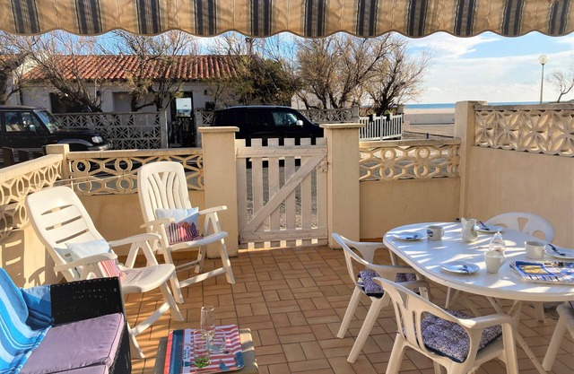Pretty T3 with terraces 30 metres from the beach