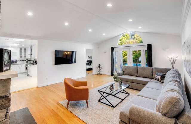 Prime center location house w/pool 7 mins to Universal Studios
