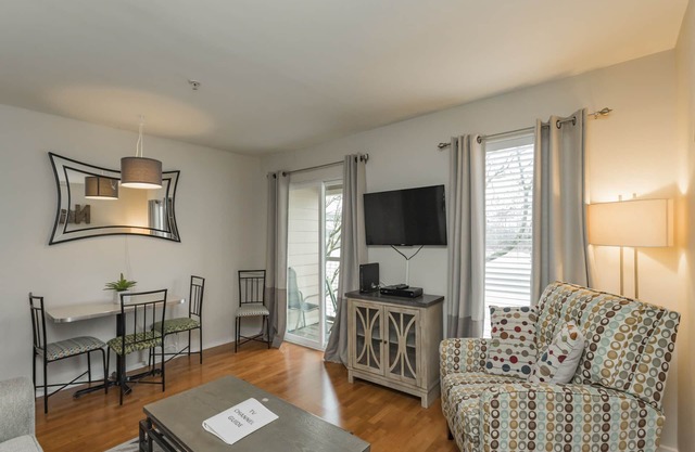 PRIME DOWNTOWN Riverfront Condo Near BROADWAY Action !