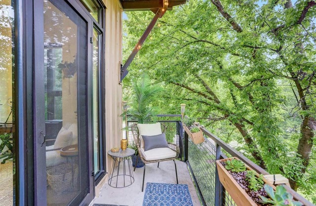 Prime Location-2BR|Pet Friendly |Free Parking!