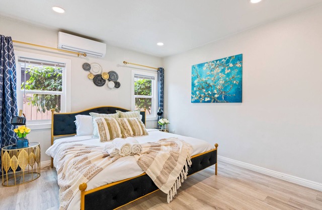 Prime location Private entry 3bed 2bath Close to DT Alhambra Kingsize Bed! 1n