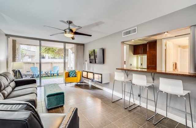 Prime Old Town Scottsdale location! Ground level with patio. Pool & hot tub