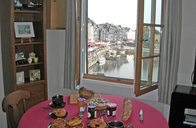 PRIME VIEW on OLD HARBOUR. Refurbished. Wifi, GARAGE on option, Cleaning +linen