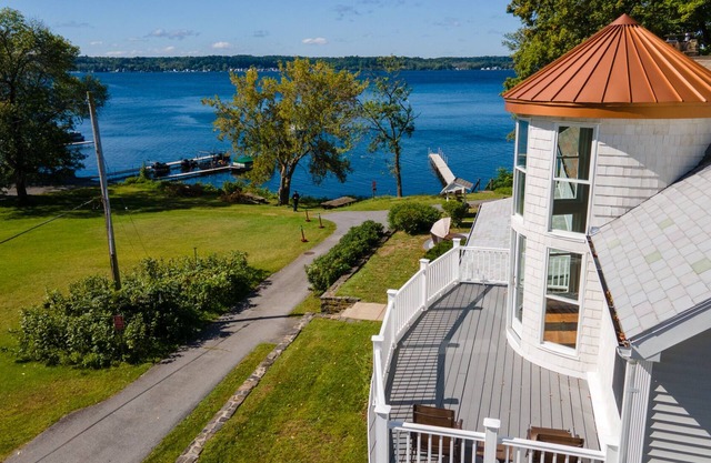Pristine Lake House W/Guest Suite - Perfect for every season!
