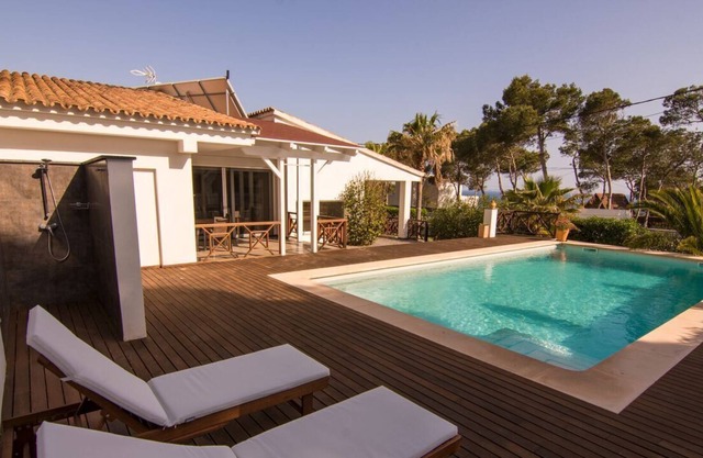 PRIVACY with sea view, salt water pool 50 sqm, WiFi, air conditioning, grill