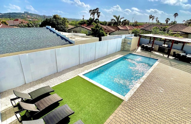 Private 3 bedroom villa 5 minutes to the beach