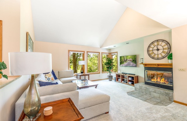 Private 3BR/2BA Territory Home Nestled in the Trees