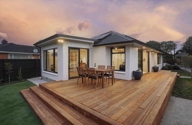 Private, 4BR, Family-Friendly, Free Parking near Airport