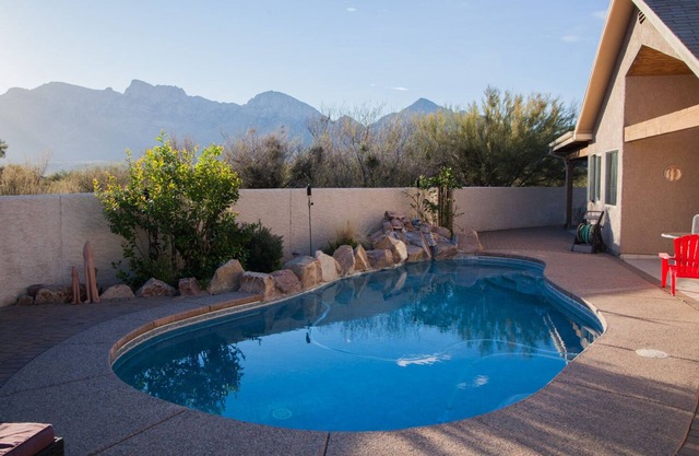Private acre w/Pool, hot tub, 270 degree view! Incredible Summer Rates.