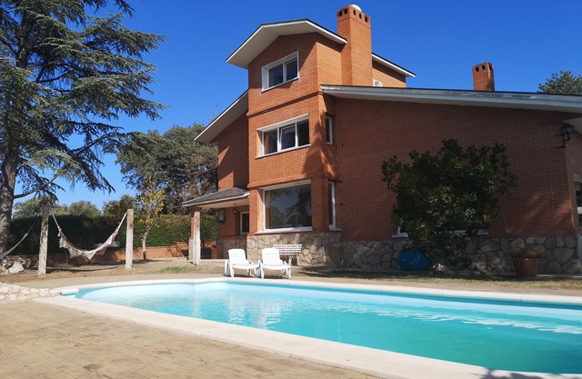 Private Apartment in Green Neighborhood Villa