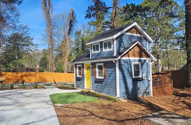 Private Atlanta Tiny House with nMini Golf Course