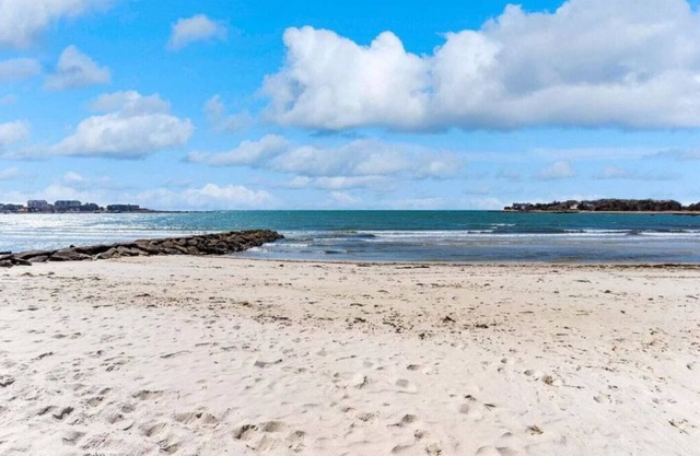 Private Beach Access! Newly Remodeled 4 BD in Fun No. Falmouth. Pets Welcome