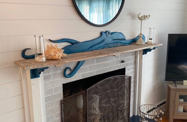 Private beach on saltwater pond, dog friendly 4BR in secluded neighborhood.