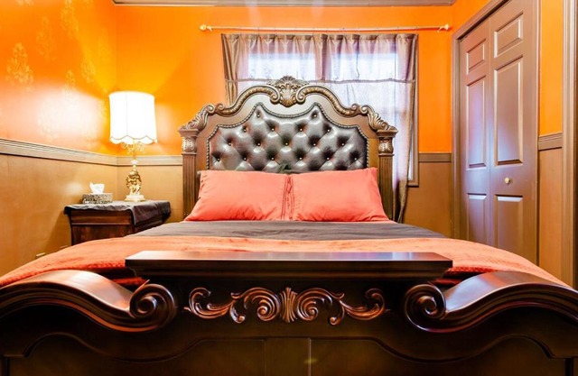 Private bedrooms+free parking