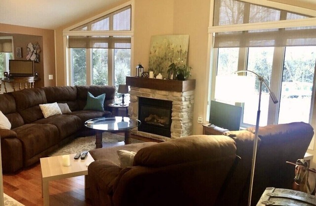 Private country suite, luxurious hot tub, open concept, King bed, pet friendly.