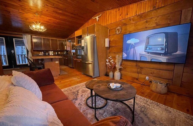 Private Cozy Cottage-Near Lake Dore, Bon Echo & Algonquin Park