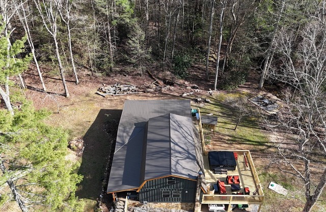 Private Creekside Luxury Bohemian Lodge on Coker Creek with Oversized Hot Tub