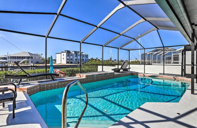 Private Dock & Saltwater Pool: Apollo Beach House