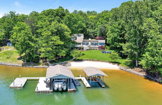 Private Dock, Sleeps 18!