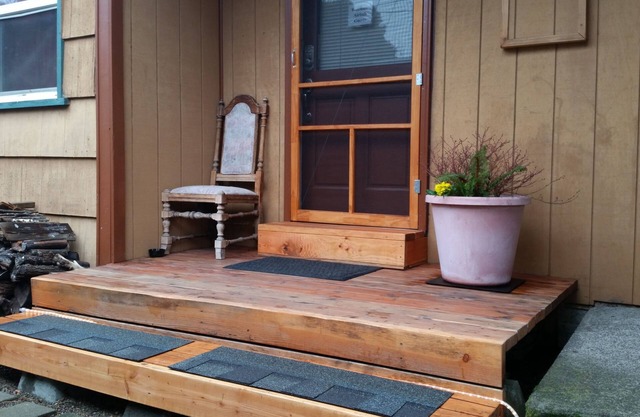 Private entrance room w/bath 7min drive Downtown