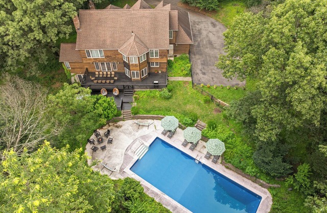 Private Estate 9BR w/Pool, Hot Tub & Scenic Views!